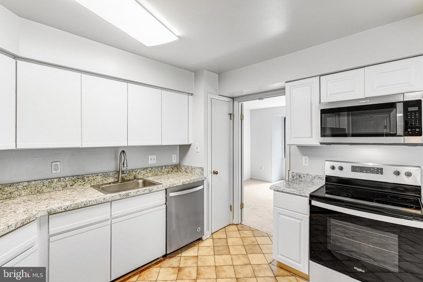 5201 King Charles Way #2-20 photo 14