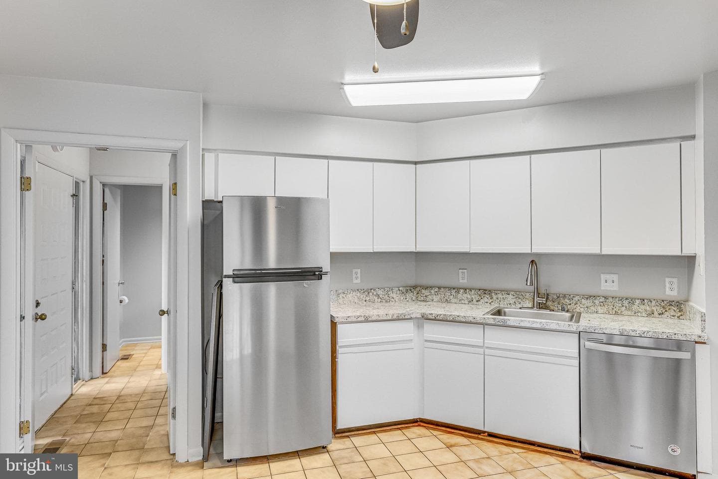 5201 King Charles Way #2-20 photo 15