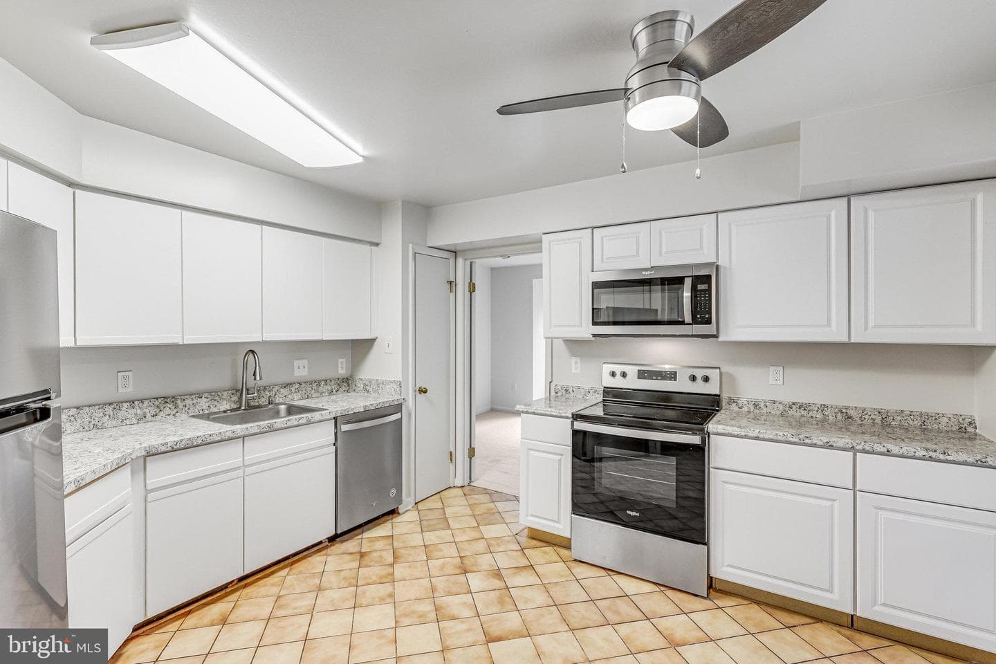 5201 King Charles Way #2-20 photo 16