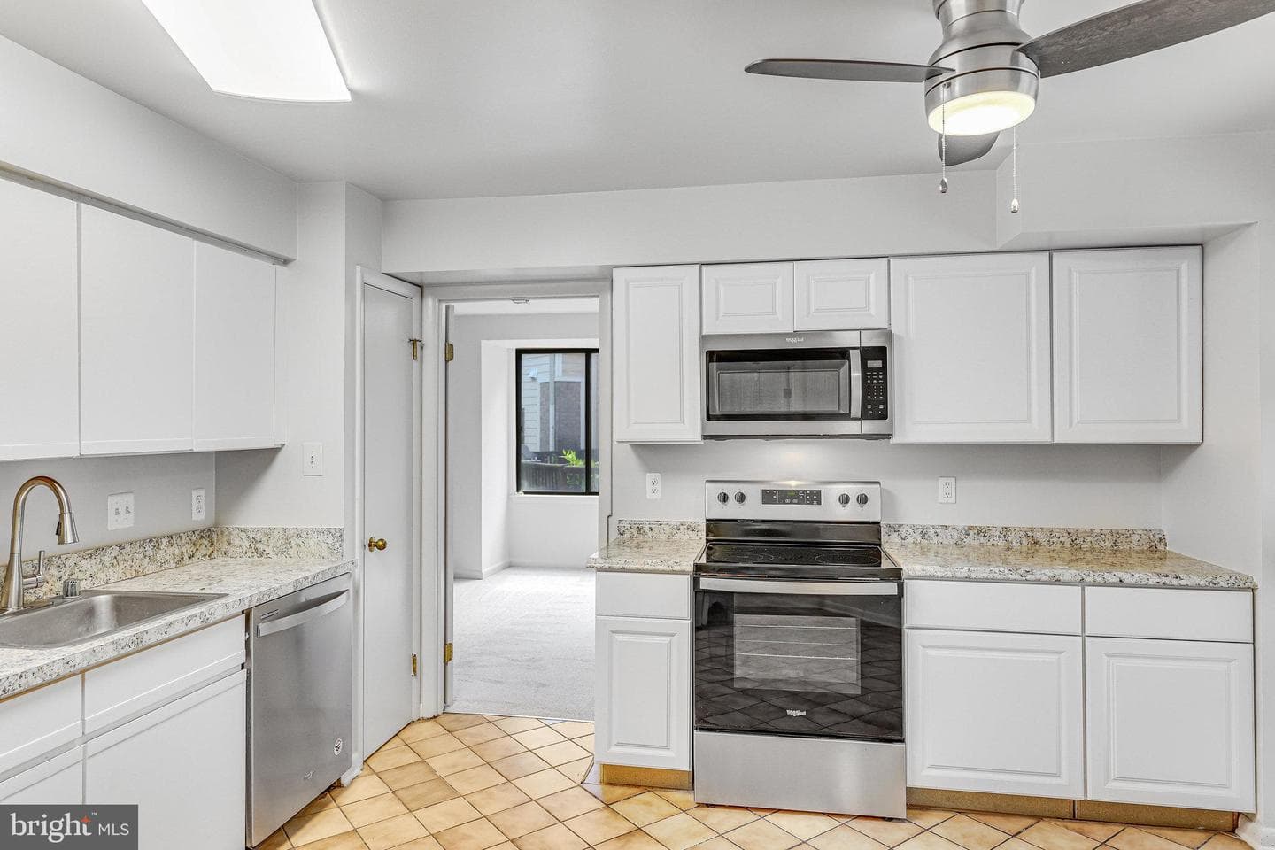 5201 King Charles Way #2-20 photo 17