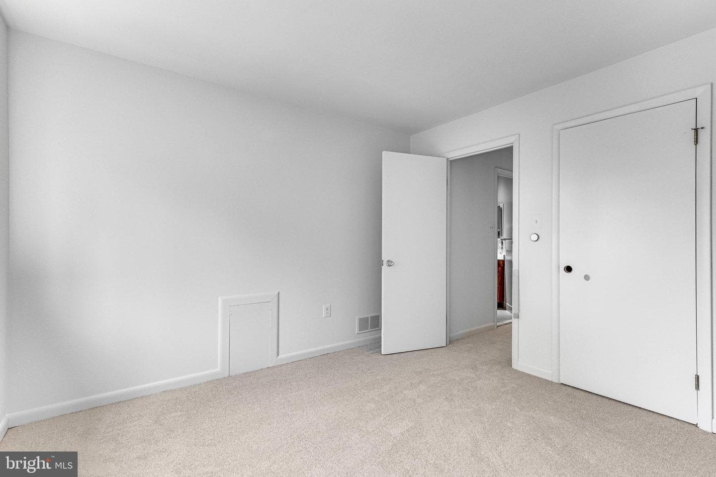 5201 King Charles Way #2-20 photo 29