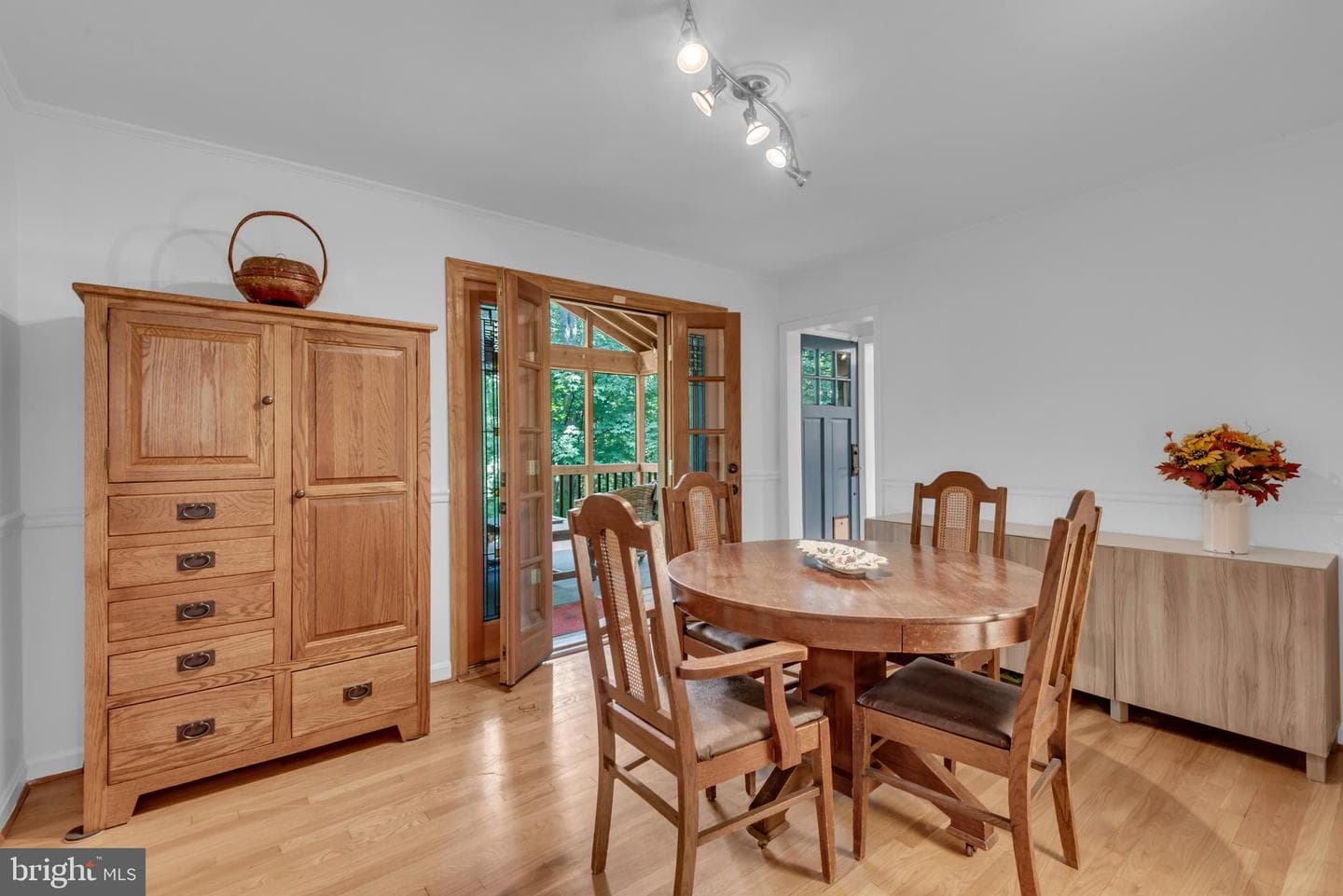 110 Devon Court photo 24