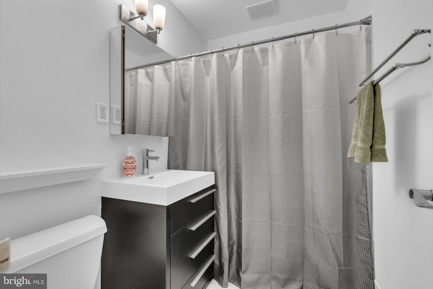 110 Devon Court photo 31