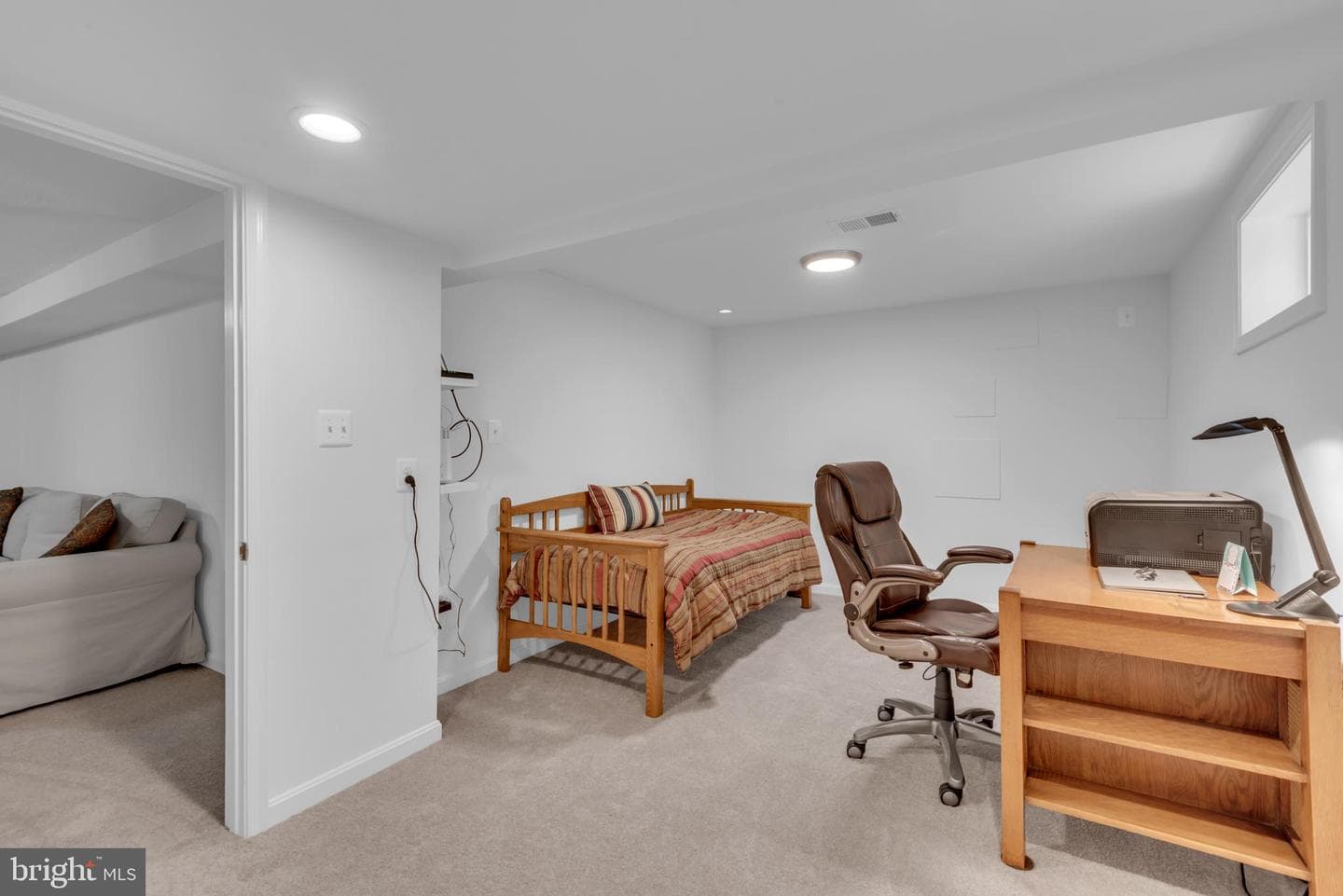 110 Devon Court photo 37