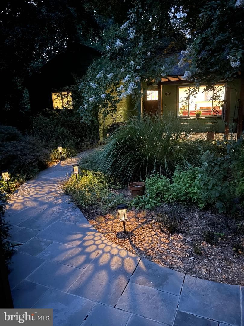 110 Devon Court photo 8