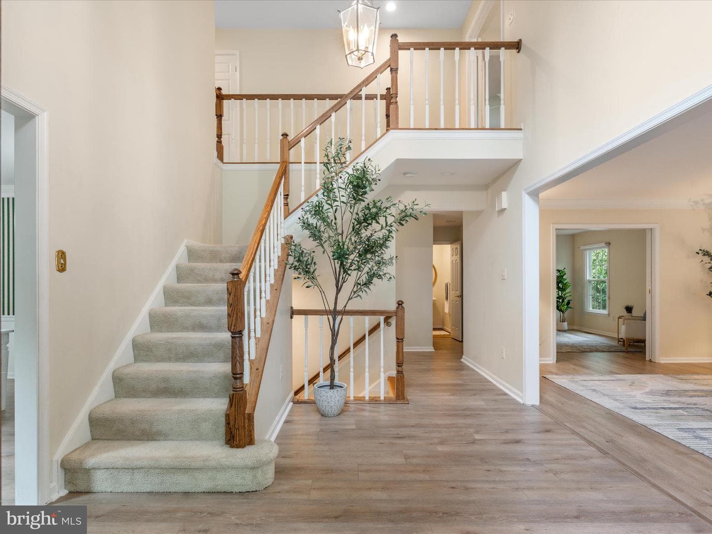 8504 Silverfield Circle photo 2