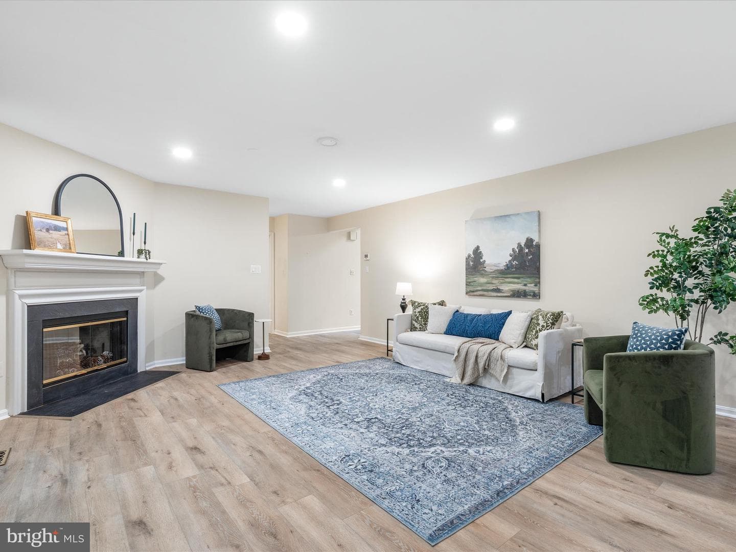 8504 Silverfield Circle photo 4
