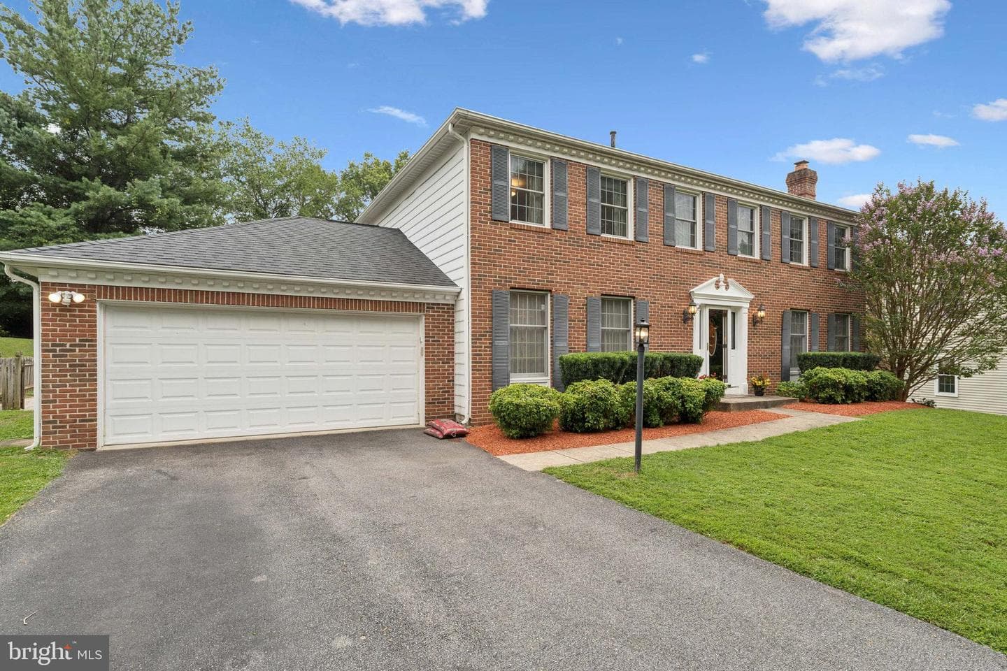 136 Amberleigh Drive photo 1