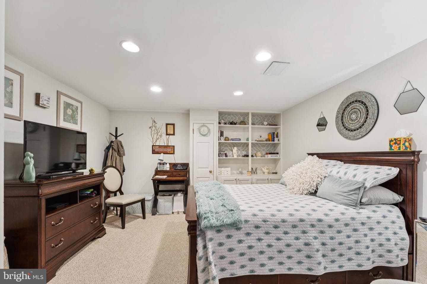 136 Amberleigh Drive photo 23