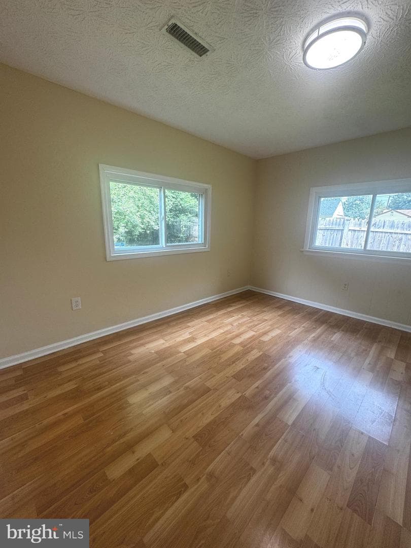 350 Howard Avenue photo 16