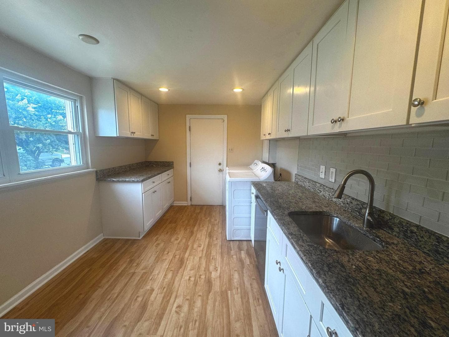 350 Howard Avenue photo 8