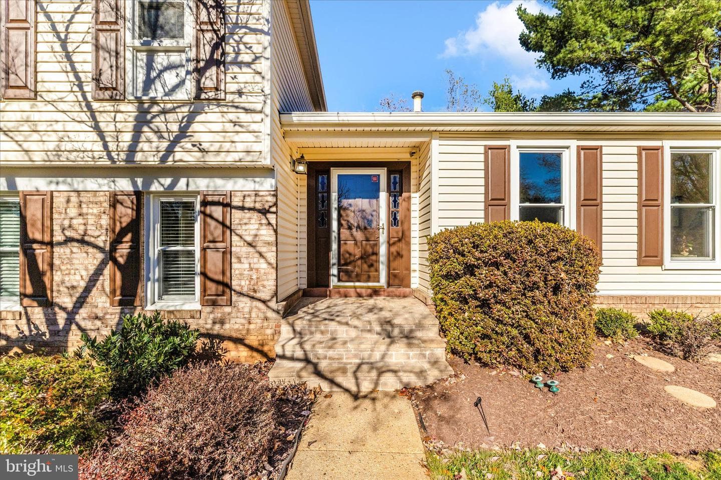 6509 Farmingdale Court photo 2