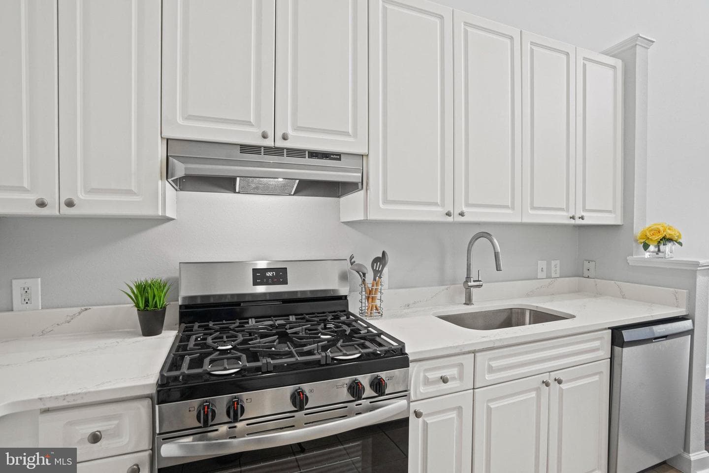 501 Hungerford Drive #325 photo 15