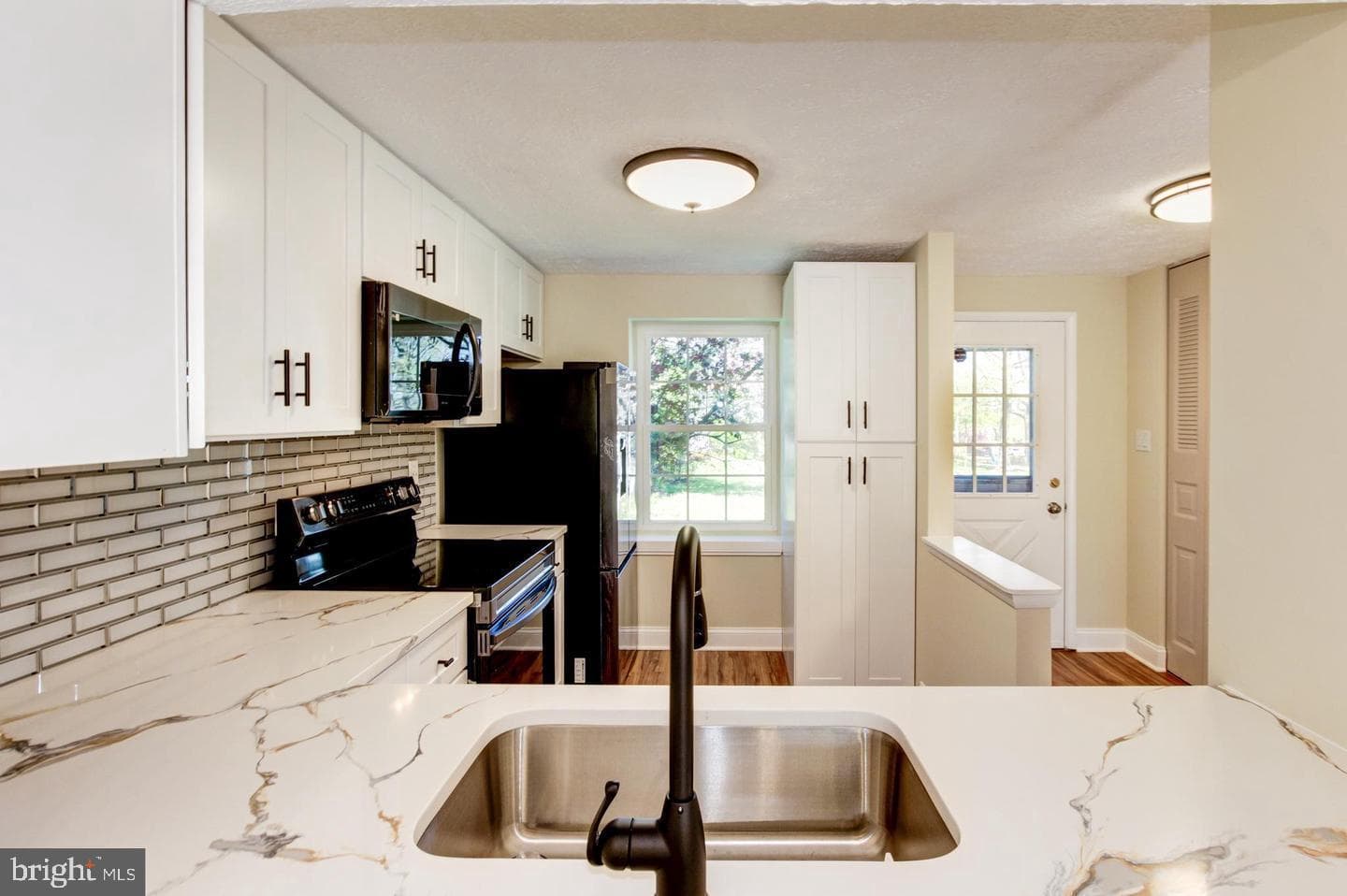 2835 Shepperton Terrace photo 4