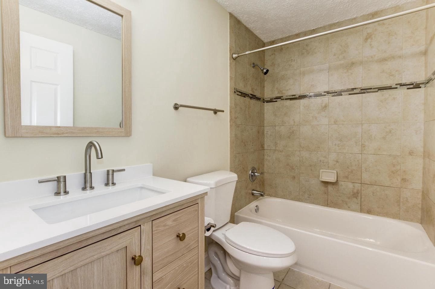 2835 Shepperton Terrace photo 6