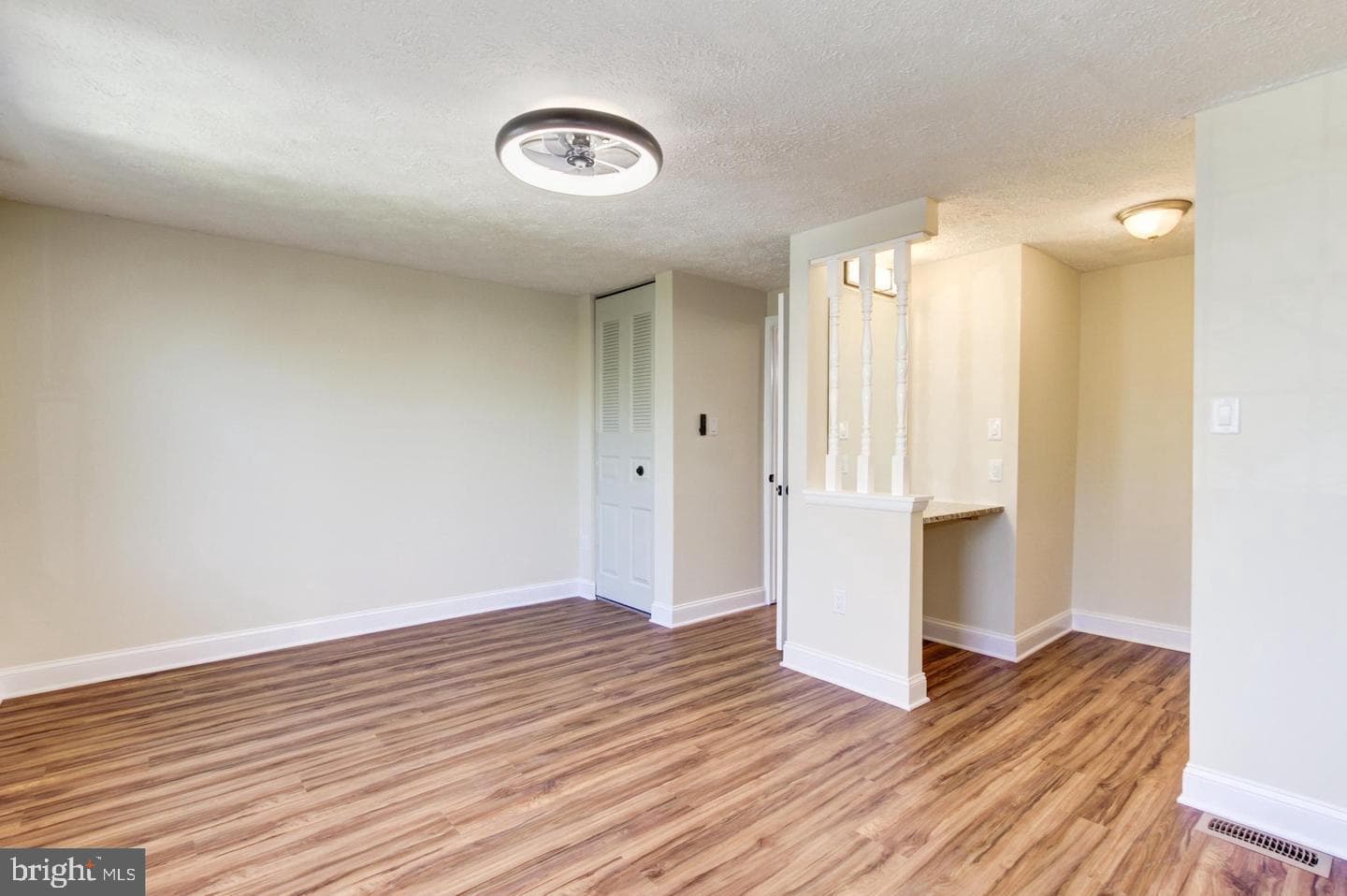 2835 Shepperton Terrace photo 8