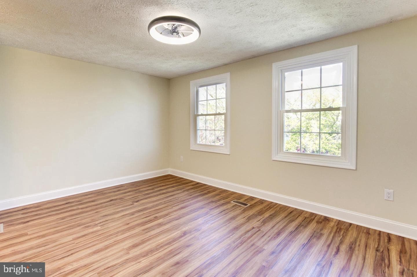 2835 Shepperton Terrace photo 9