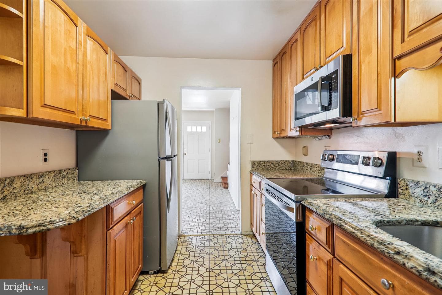 9507 Adelphi Road photo 13