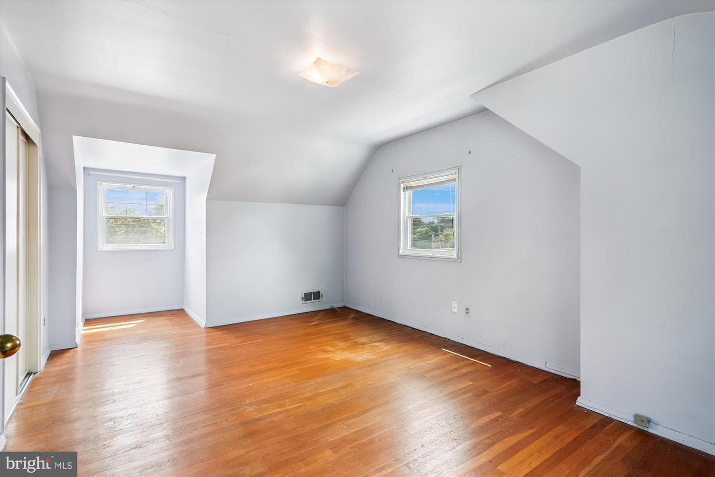 9507 Adelphi Road photo 24