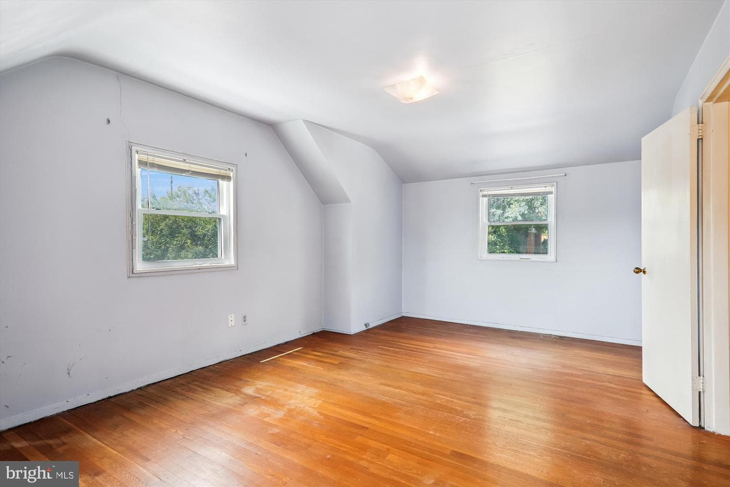 9507 Adelphi Road photo 26