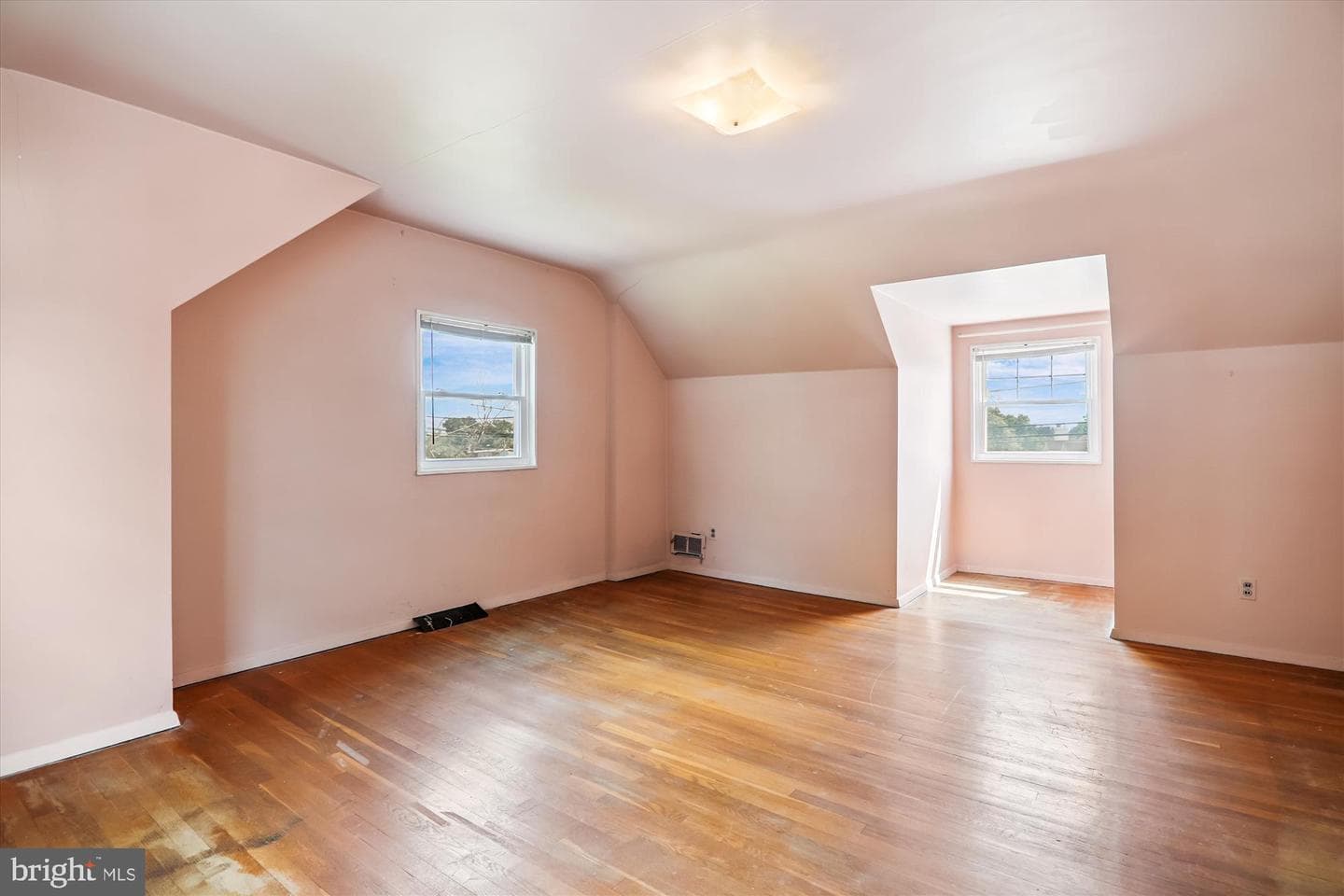 9507 Adelphi Road photo 29