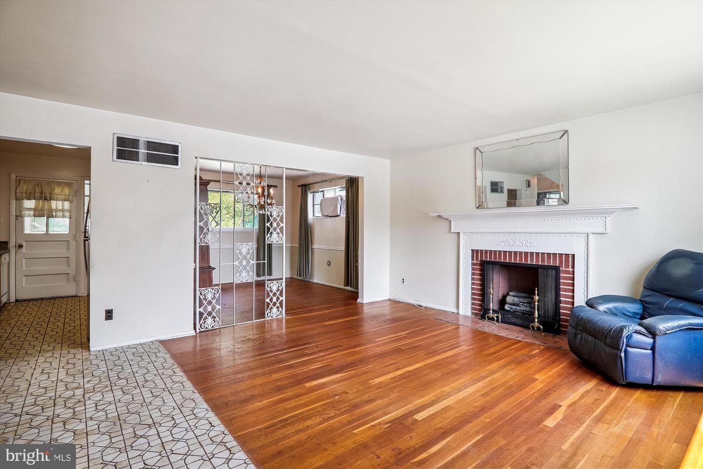 9507 Adelphi Road photo 7