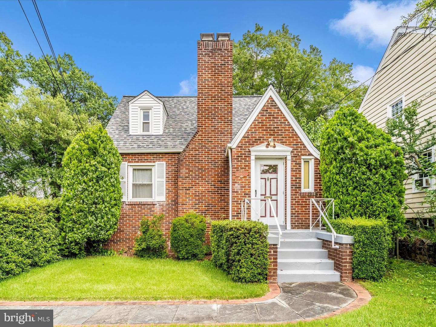 9405 Flower Avenue photo 1