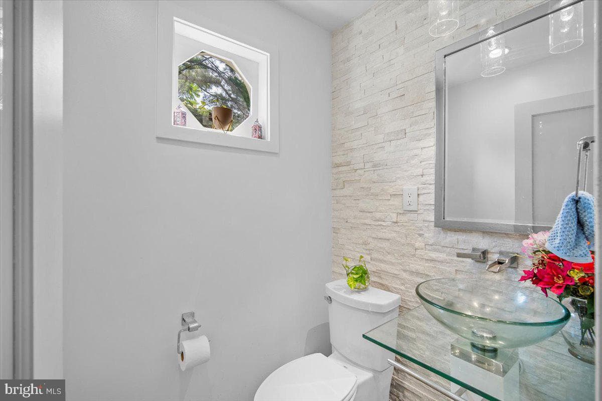 17 Goodport Lane photo 18