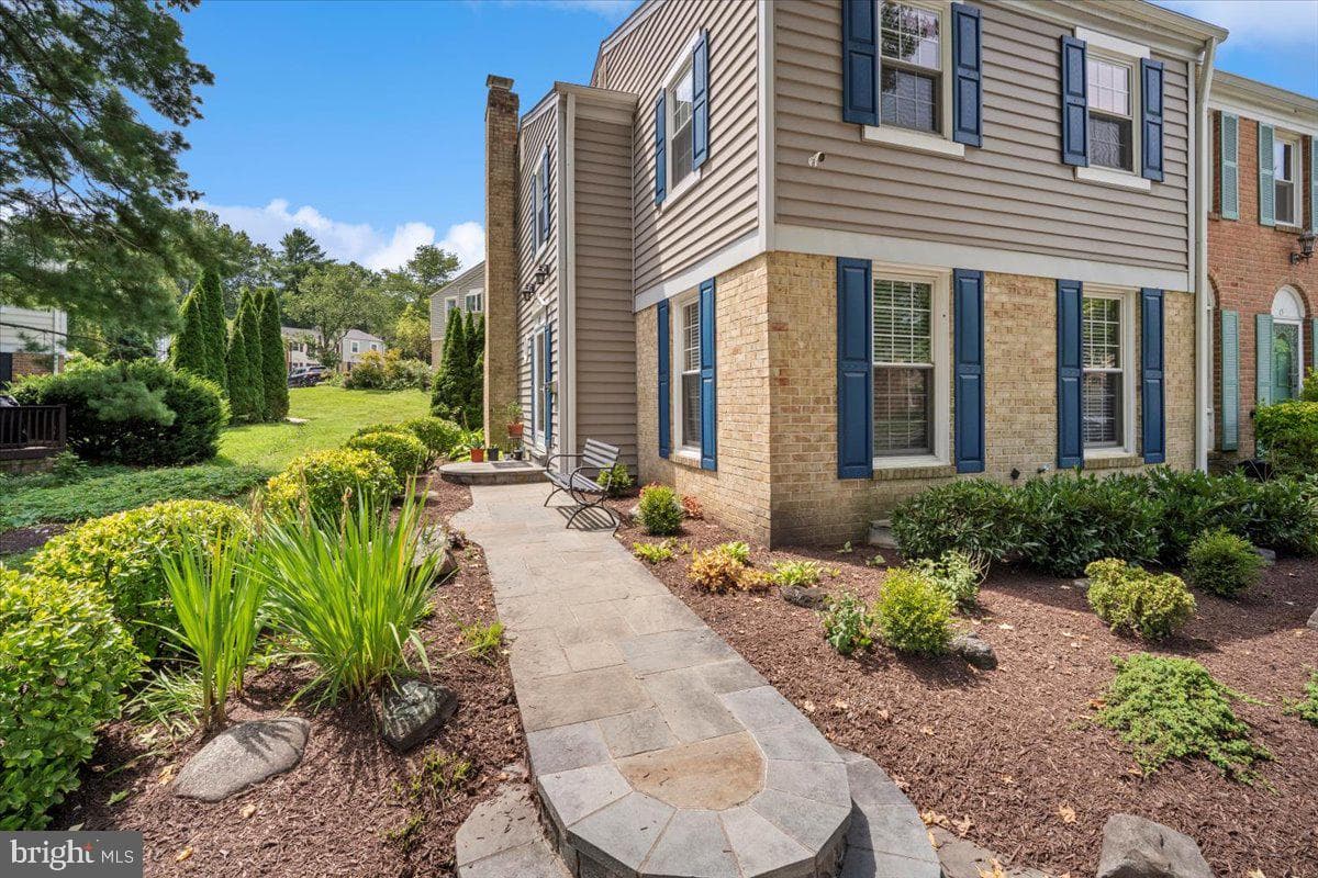 17 Goodport Lane photo 3