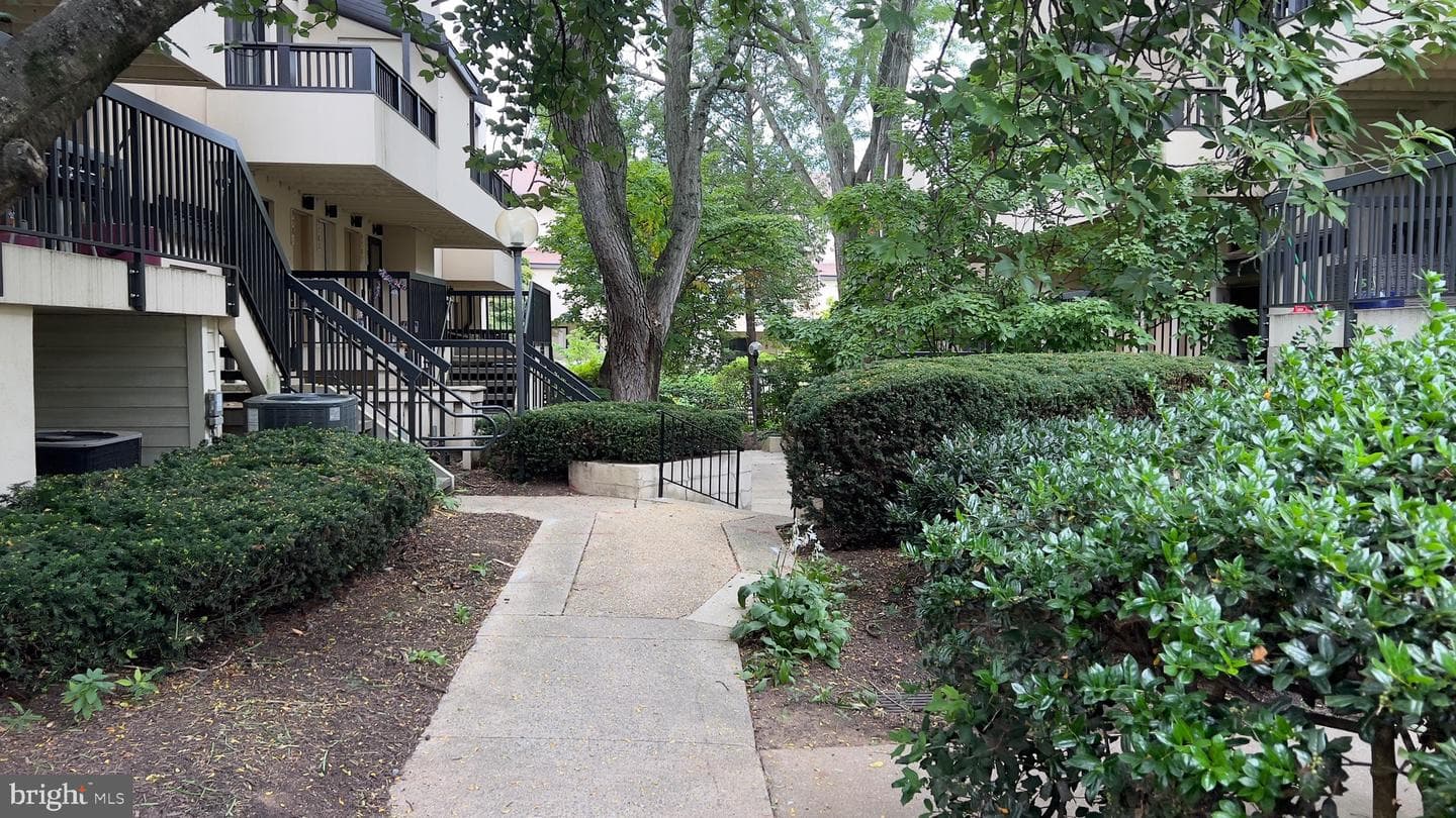 9813 Hellingly Place #76 photo 7