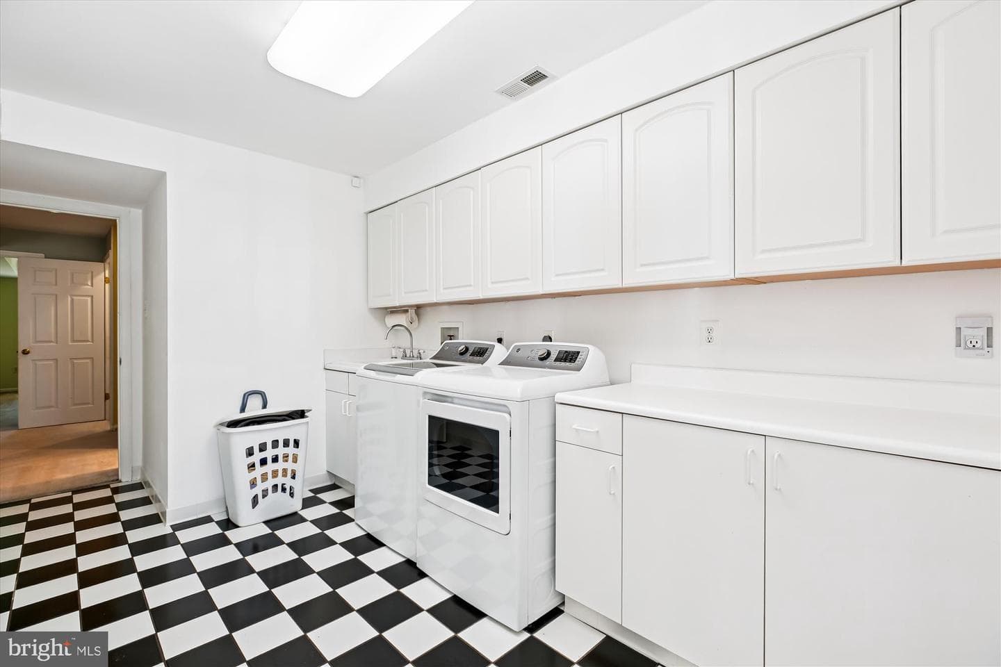 2 Griffith Court photo 62