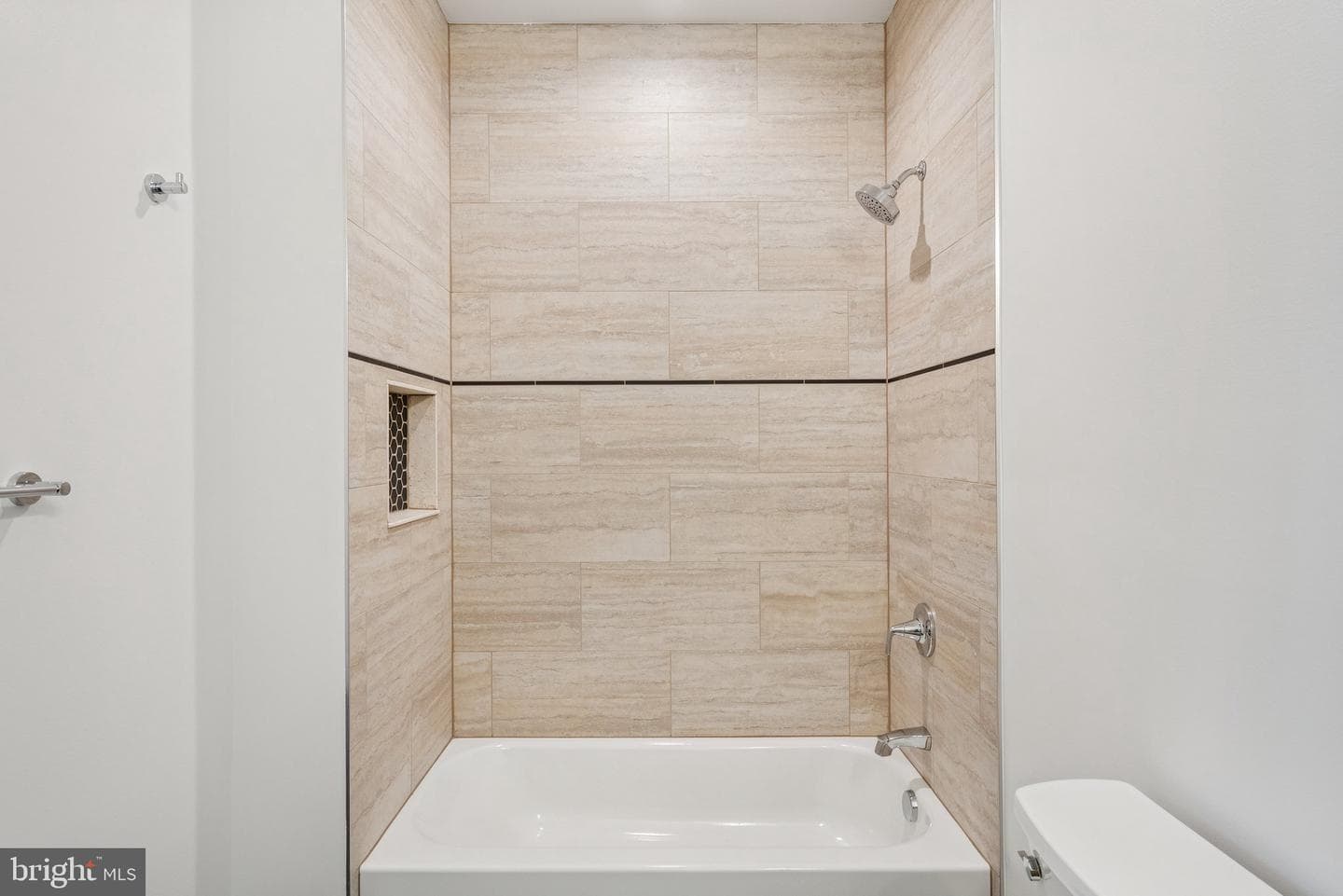10200 Falls Road photo 55
