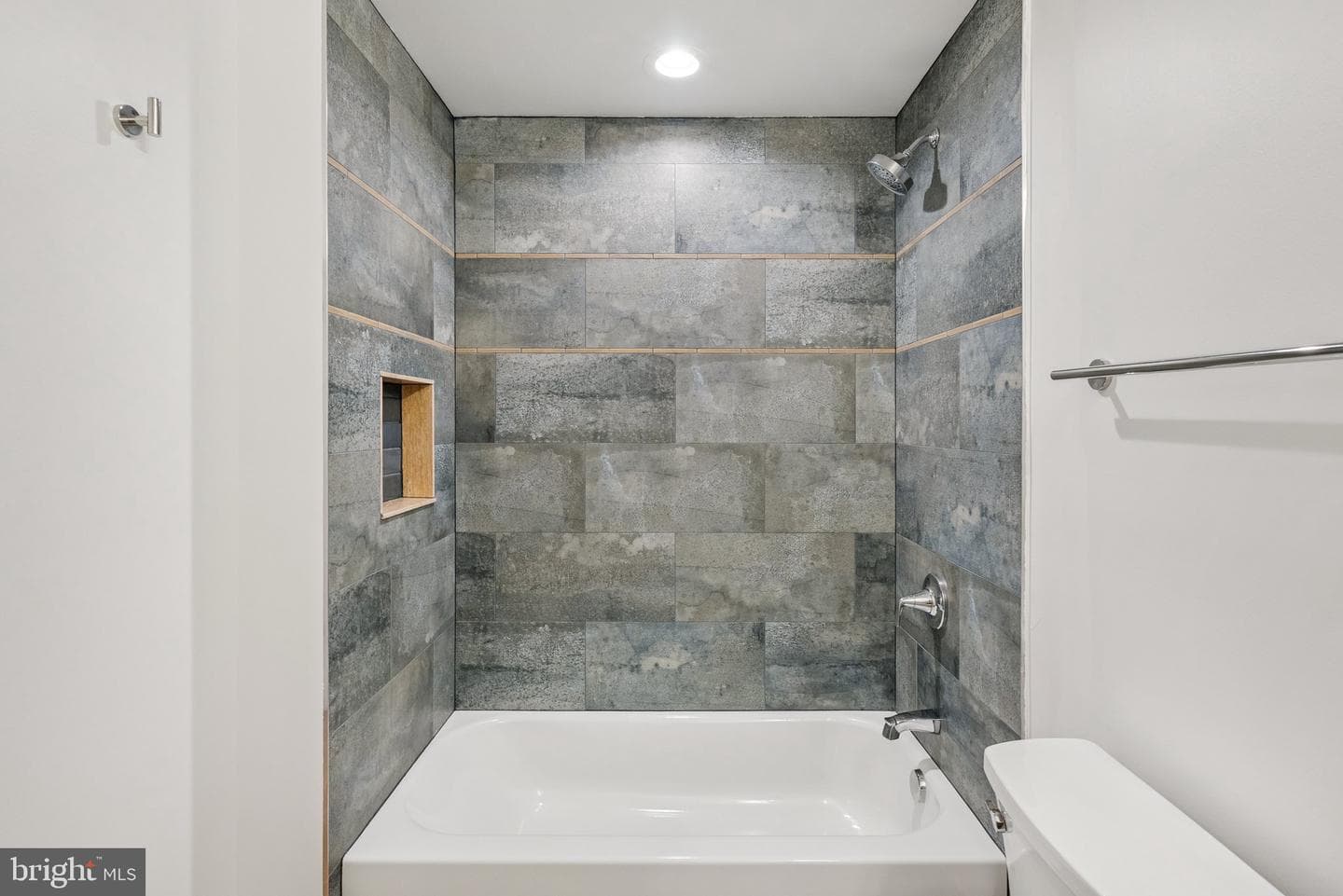 10200 Falls Road photo 66