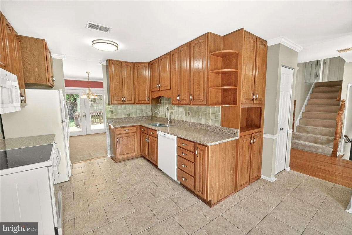 19833 Spurrier Avenue photo 24