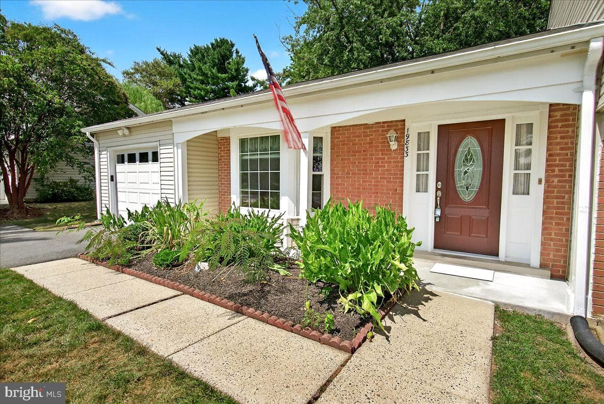 19833 Spurrier Avenue photo 4