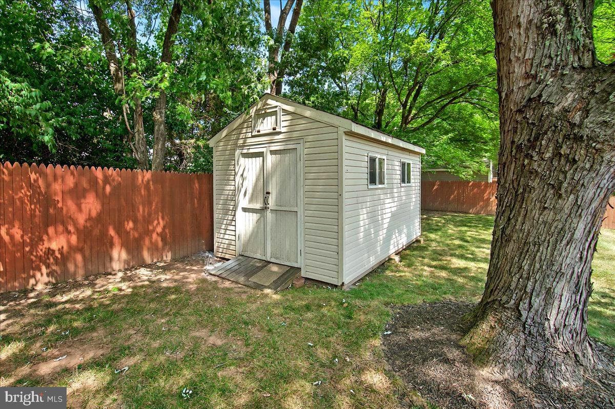 19833 Spurrier Avenue photo 9
