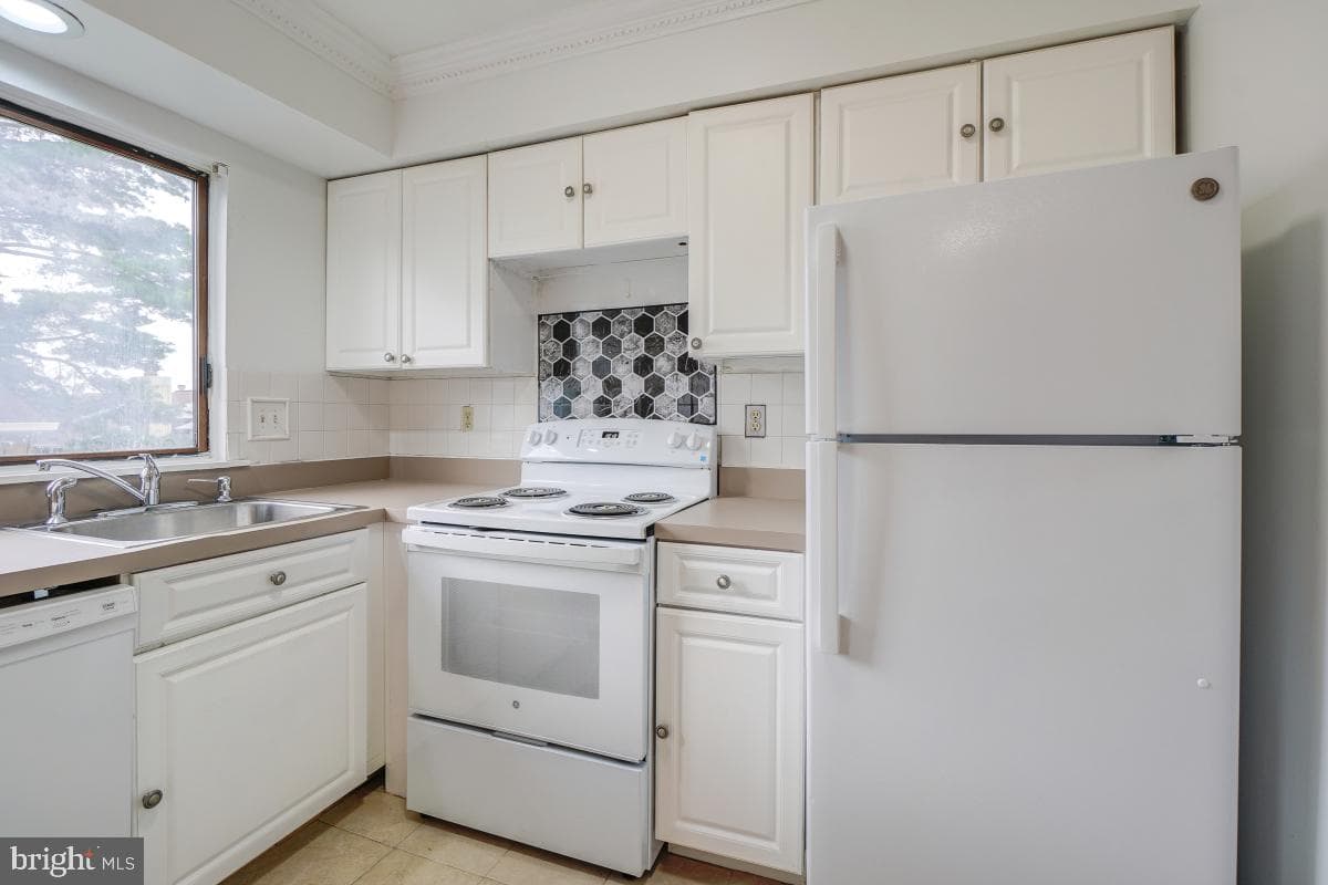 18509 Sparrows Point Place photo 24