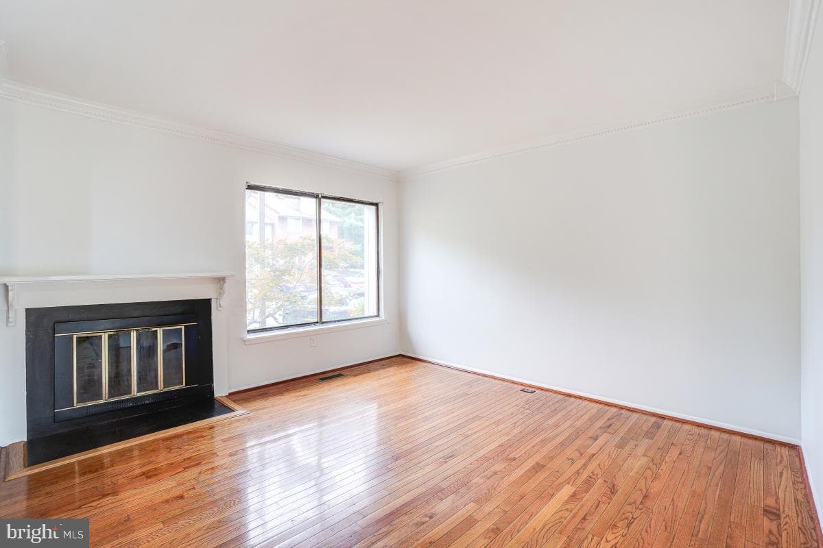 18509 Sparrows Point Place photo 4