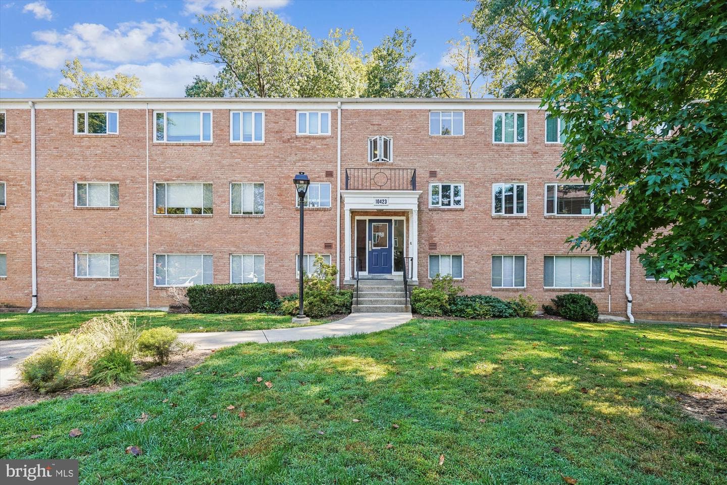 10423 Montrose Avenue #103