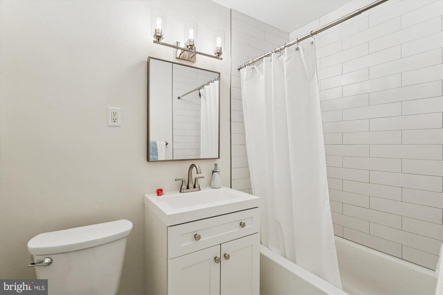 10423 Montrose Avenue #103 photo 12