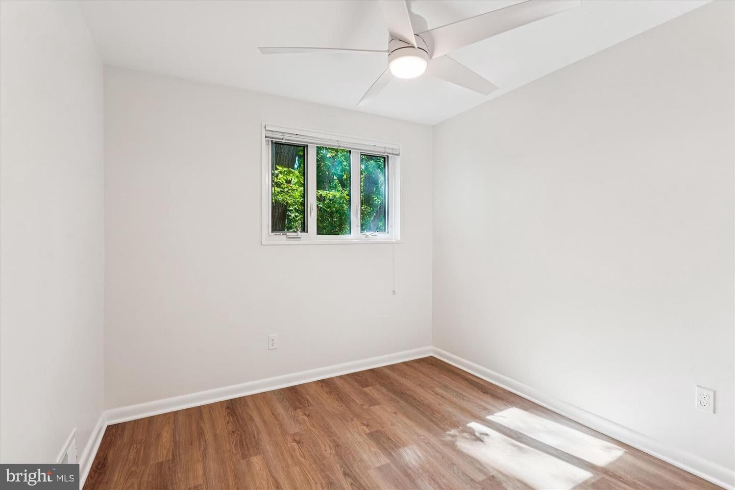 10423 Montrose Avenue #103 photo 13