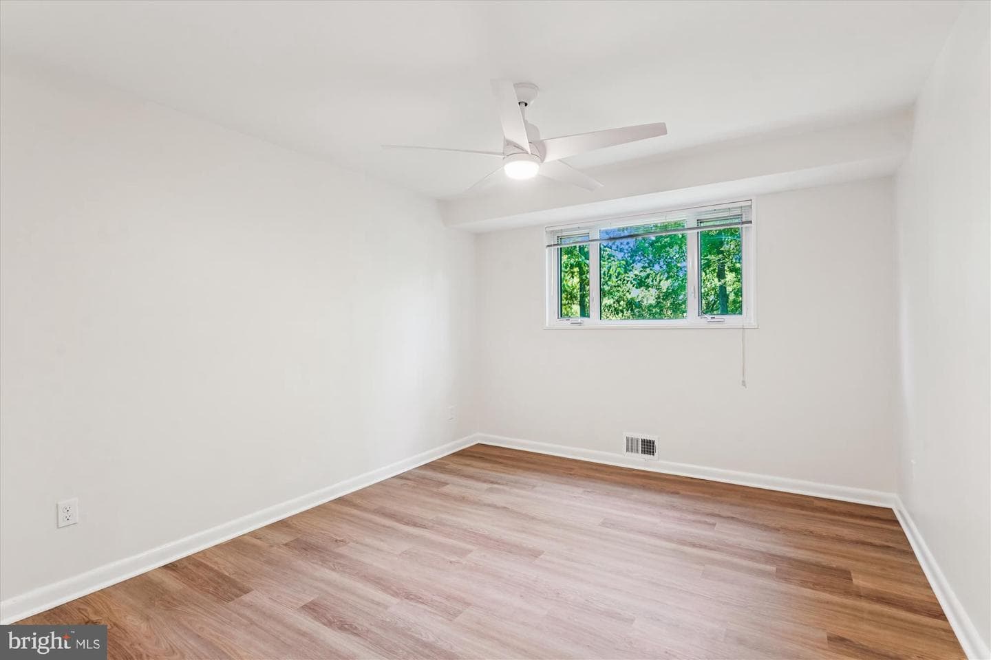 10423 Montrose Avenue #103 photo 15