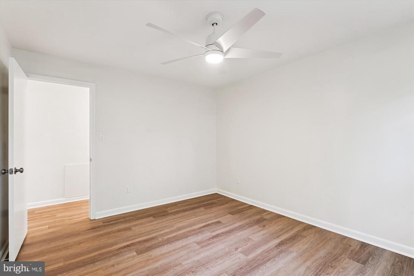 10423 Montrose Avenue #103 photo 16