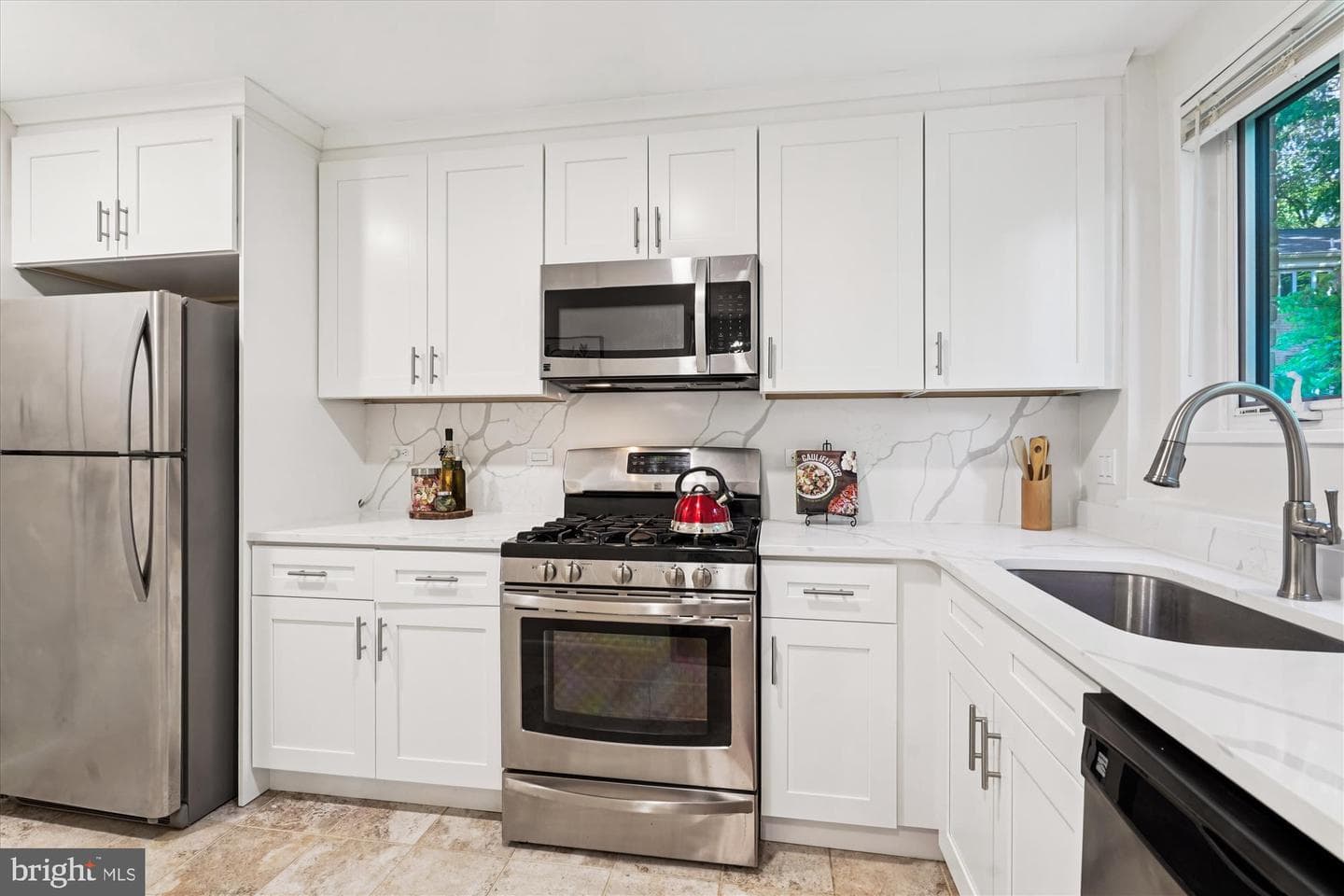10423 Montrose Avenue #103 photo 3