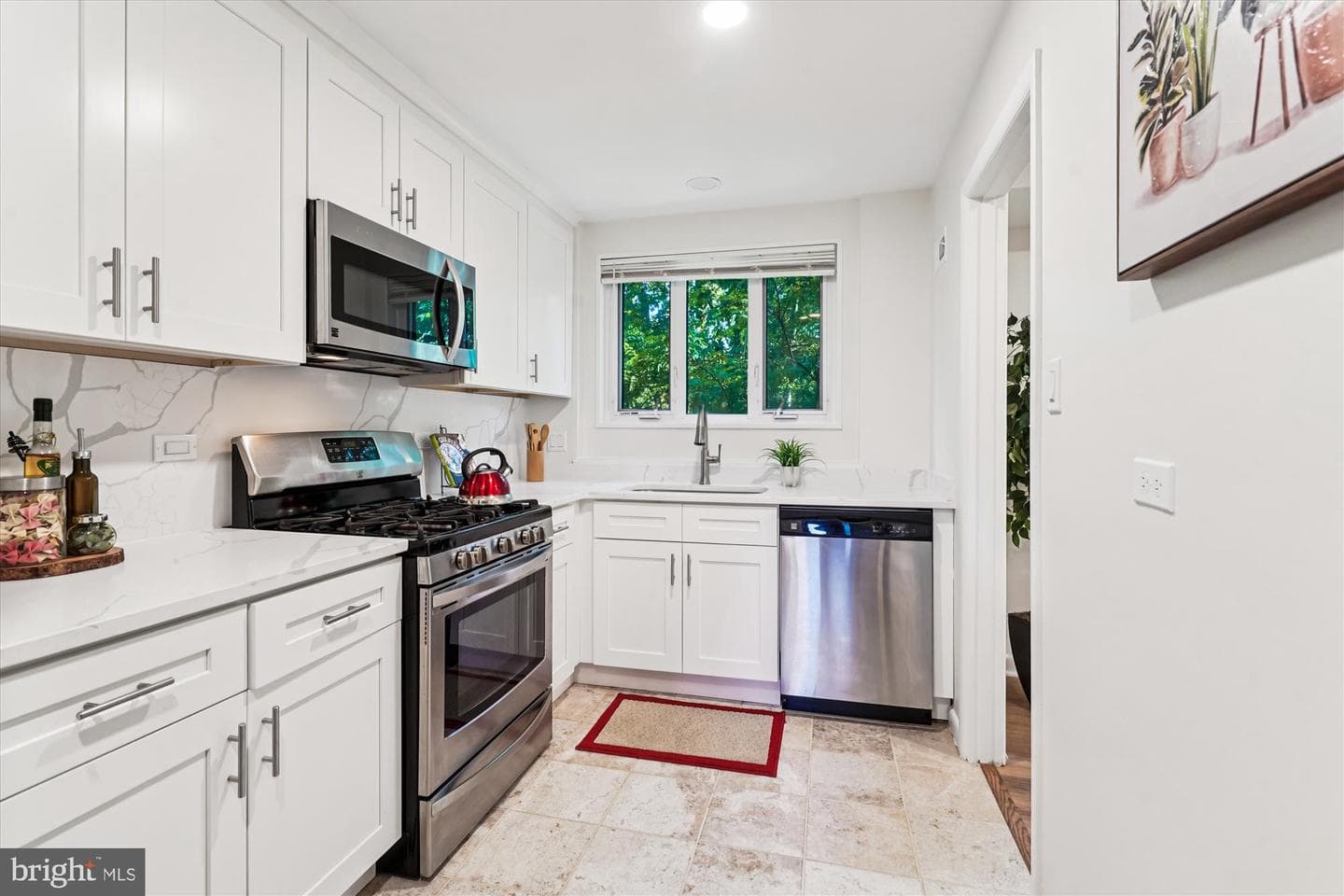 10423 Montrose Avenue #103 photo 4