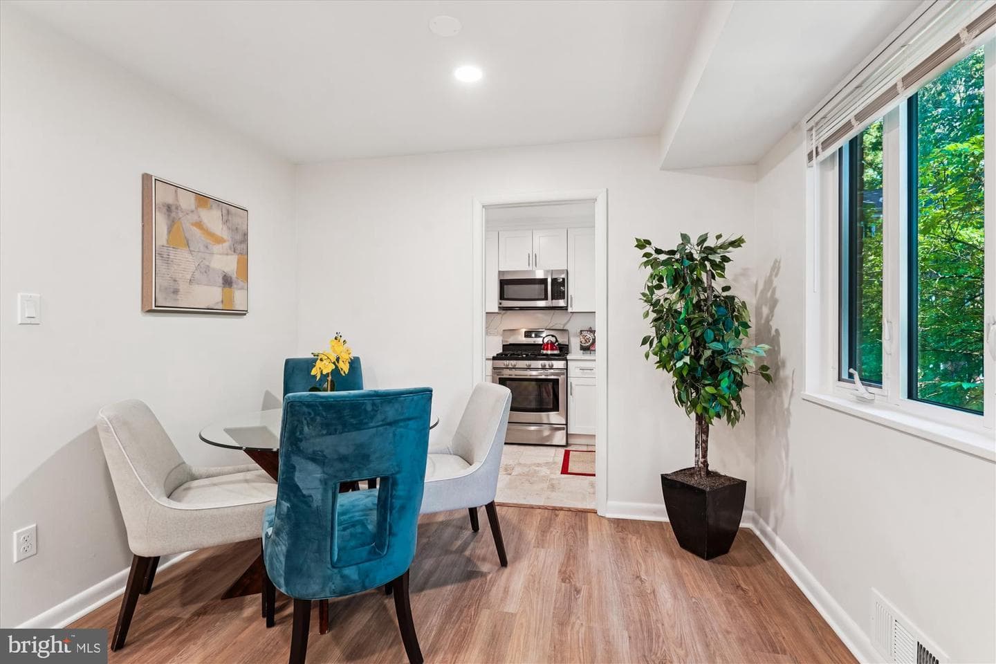 10423 Montrose Avenue #103 photo 7