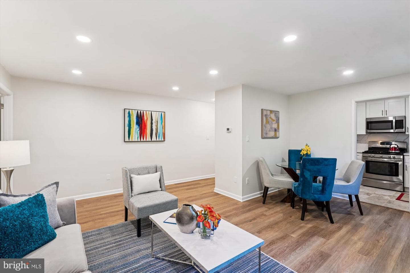 10423 Montrose Avenue #103 photo 8