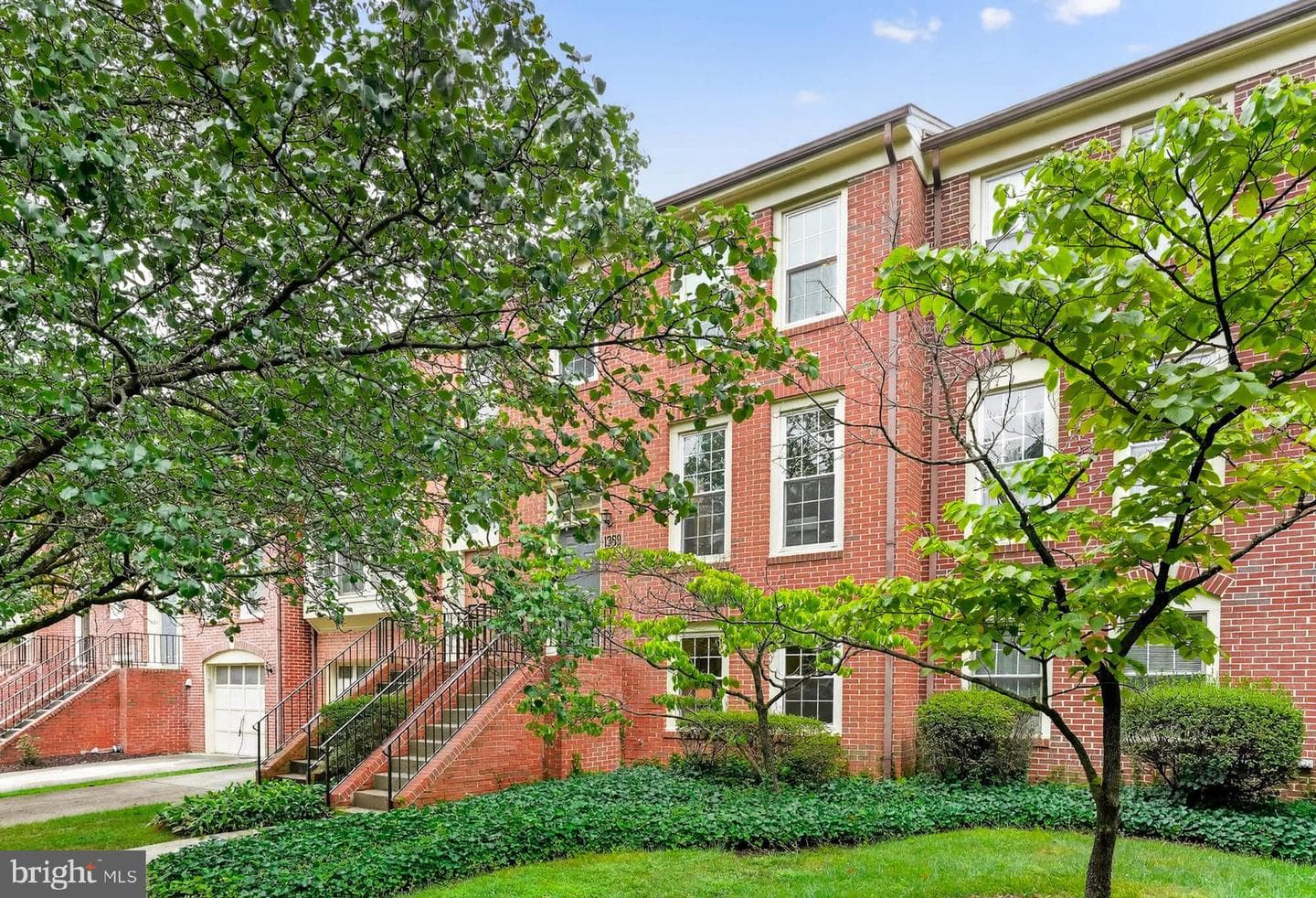 1369 Templeton Place photo 2
