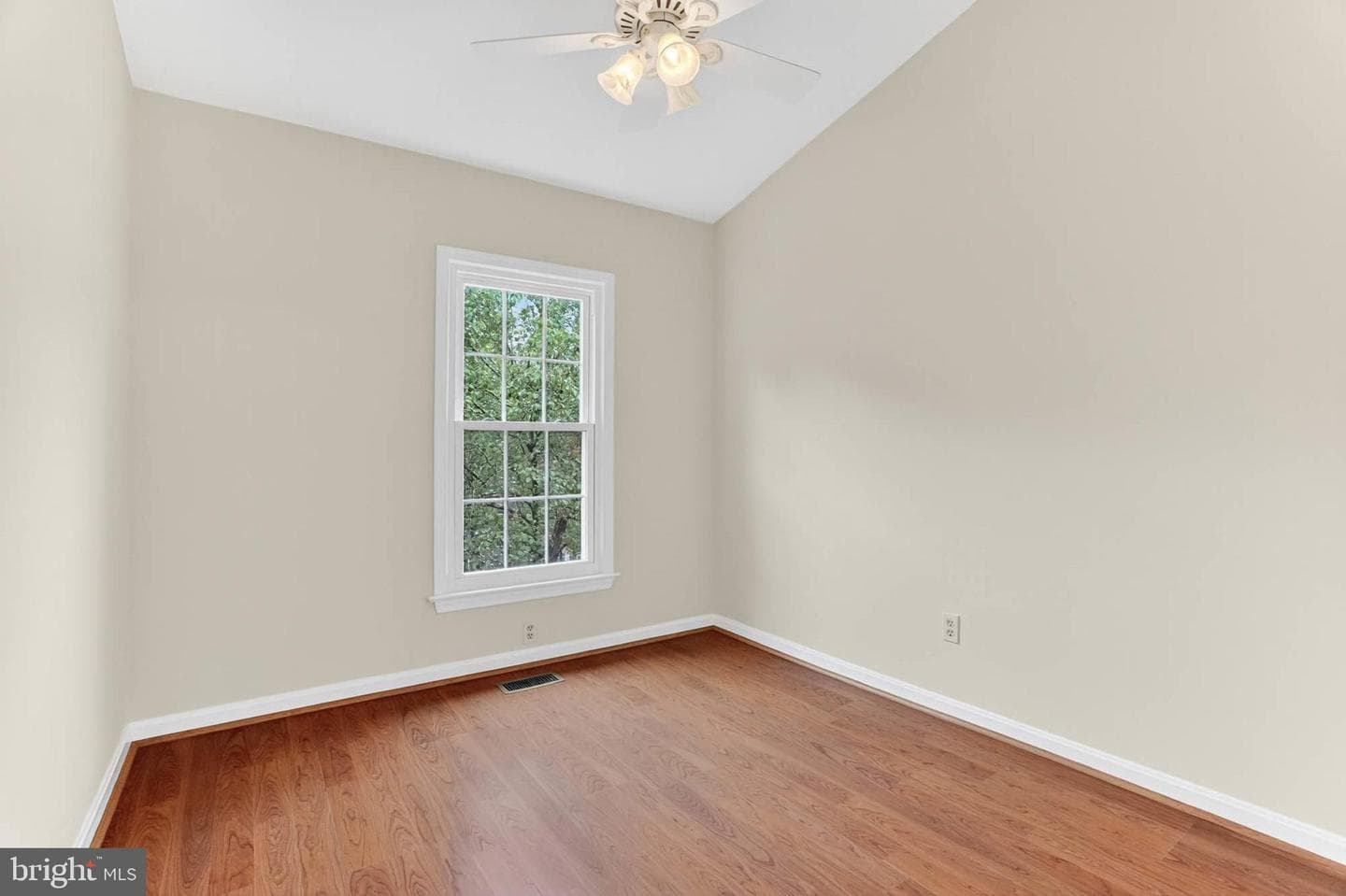 1369 Templeton Place photo 20