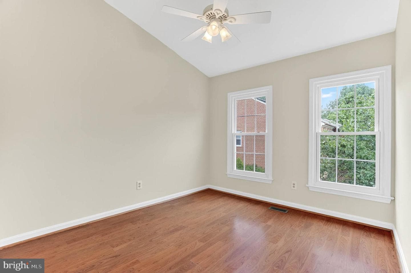 1369 Templeton Place photo 22